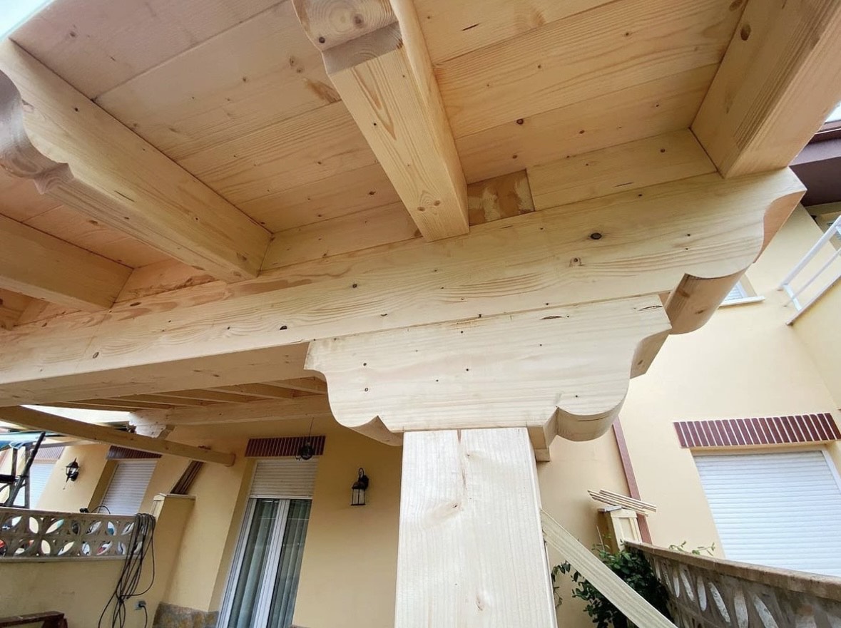 Construcción de cubiertas con madera de pino