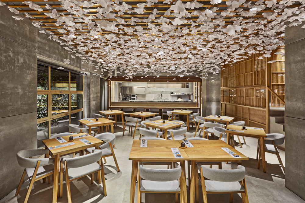 Mobiliario de madera para tu restaurante